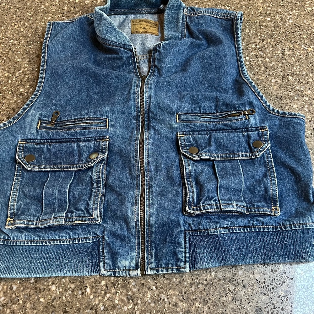Vintage 1990’s Liz Claiborne Blue Denim Cropped Cargo Vest Size L. 100% Cotton